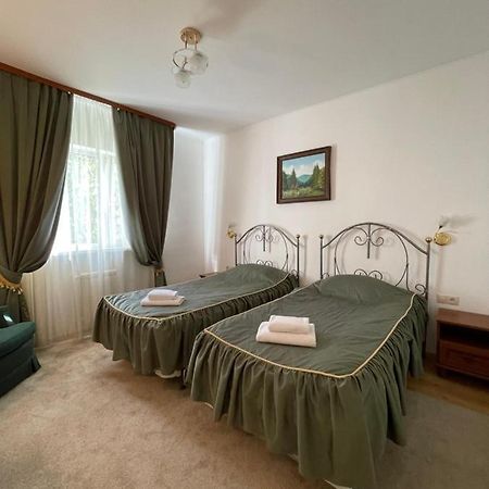 Gusarskiy Hotel And Apartment Kiev Esterno foto