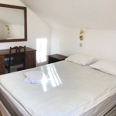 Gusarskiy Hotel And Apartment Kiev Esterno foto