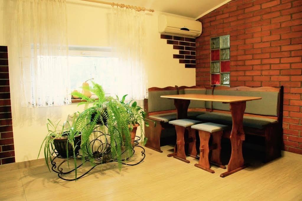 Gusarskiy Hotel And Apartment Kiev Esterno foto