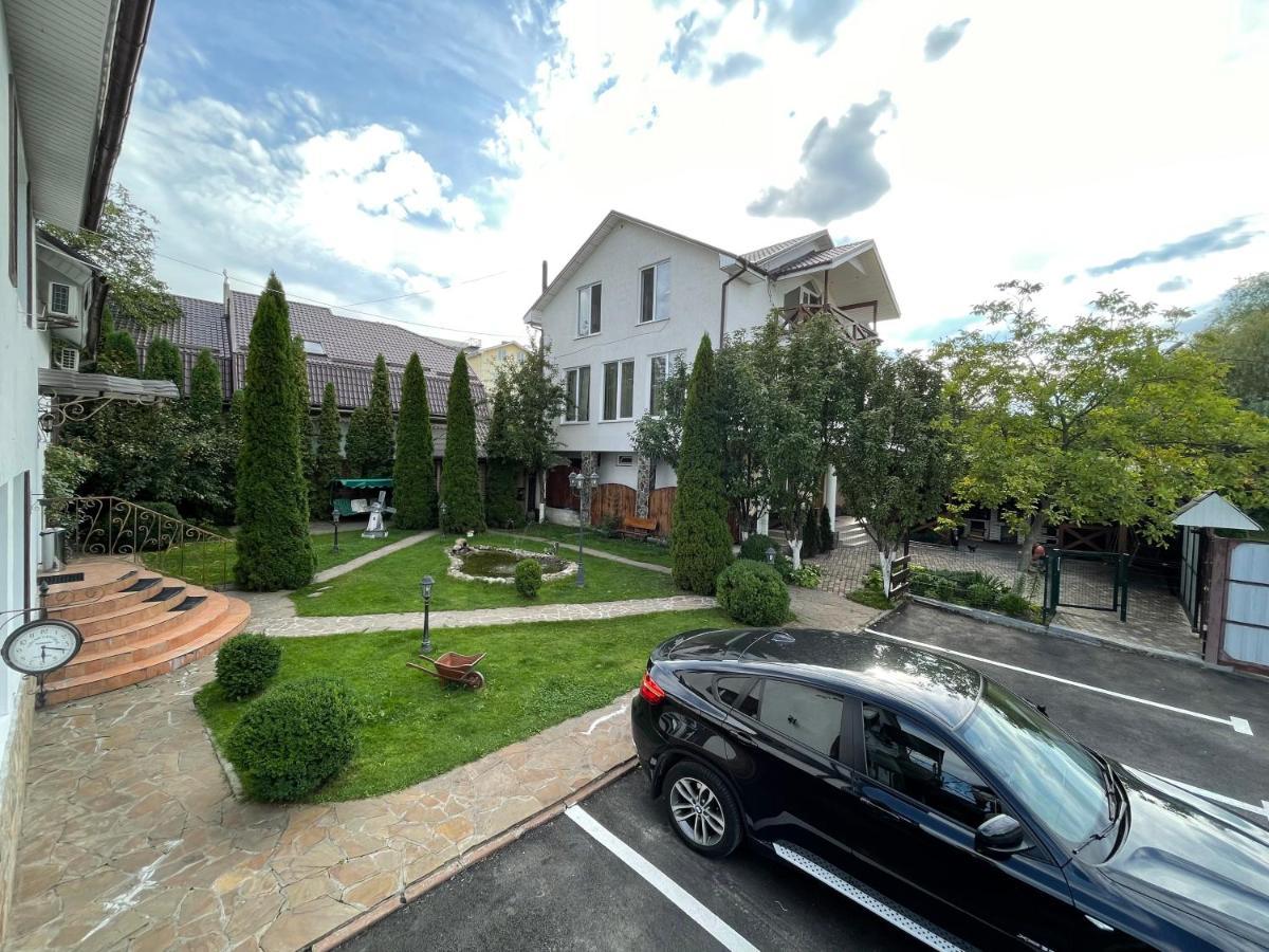Gusarskiy Hotel And Apartment Kiev Esterno foto