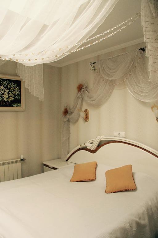 Gusarskiy Hotel And Apartment Kiev Esterno foto